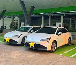 แท็กซี่รับส่งต่างจังหวัด แท็กซี่รับส่งต่างอำเภอ แท็กซี่รับส่งสนามบิน เรียกรถแท็กซี่ แท็กซี่ด่วน 10- 15นาที รถเหมา รถนำเที่ยว แท็กซี่ราคาประหยัด ค่า เรียกแท็กซี่ 20 บาท ศูนย์แท็กซี่มิเตอร์ร้อยเอ็ด          แกร็บแท็กซี่ GRAB TAXI บริการแท็กซี่ส่งอาหาร บริการแท็กซี่ส่งเครื่องดื่ม บริการแท็กซี่ขนของ บริการแท็กซี่ส่งของ บริการแท็กซี่ส่งเอกสาร เปลี่ยนยางอะไหล่ รับงงานนัดงานจอง บริการทุกระดับประทับใจ รับส่งทุกพื้นที่ทั่วไทย